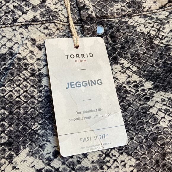 Torrid Snake Print Jegging Sz. 28 Short New - Picture 4 of 13
